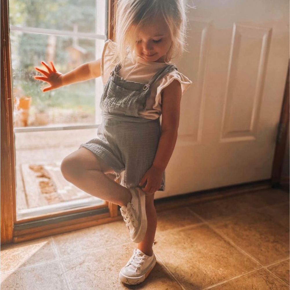 3-4T Overall Shorts, White Ruffle Short Sleeve SET